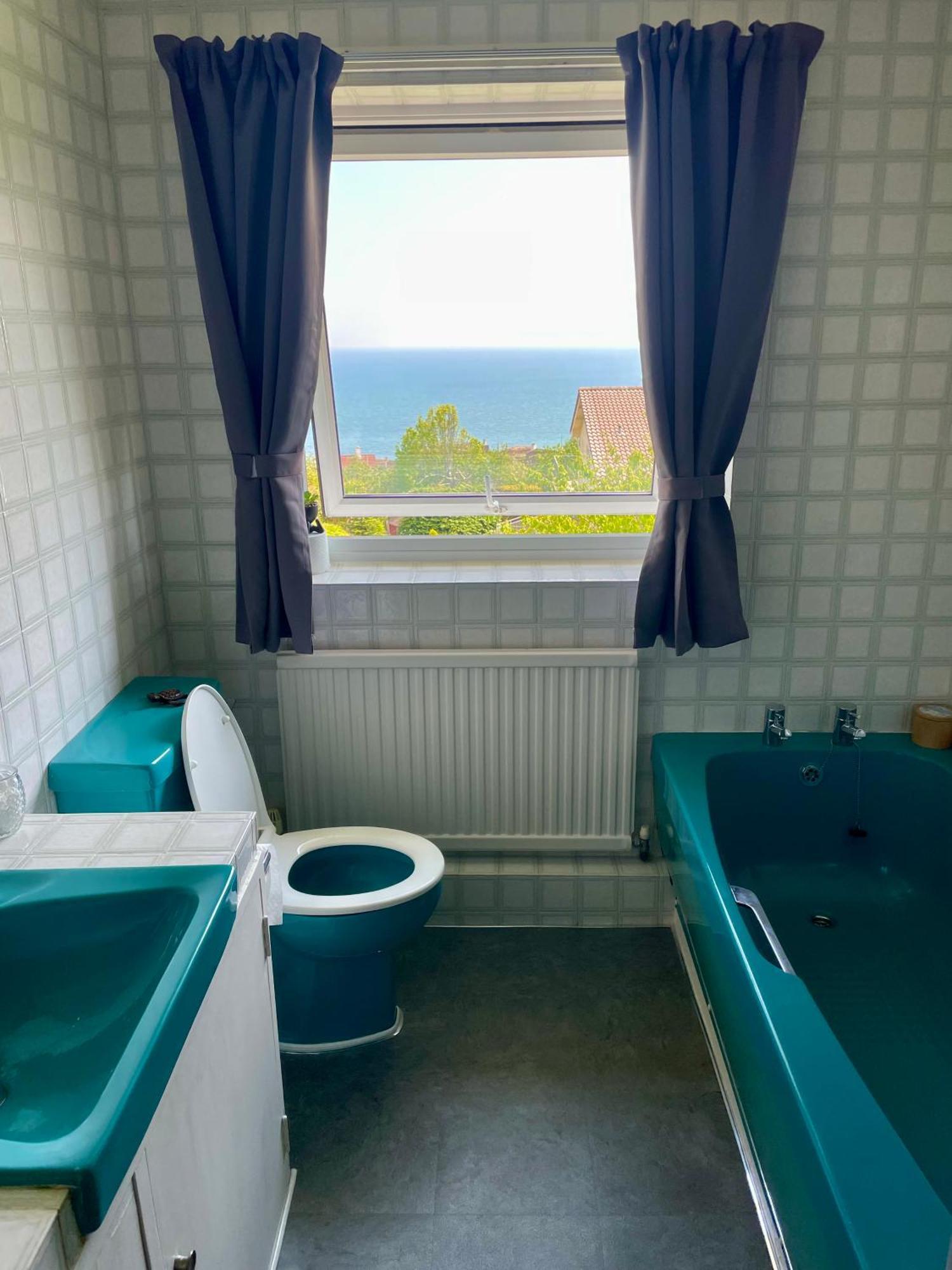 Stunning Charmouth Property With Bay Views! Экстерьер фото